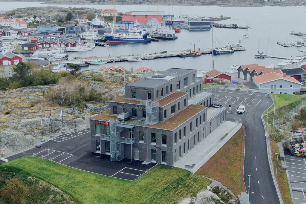 KOmpetenshuset_entré utsidan_blå